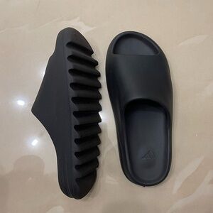 Adidas Yeezy slide Onyx (worn once)